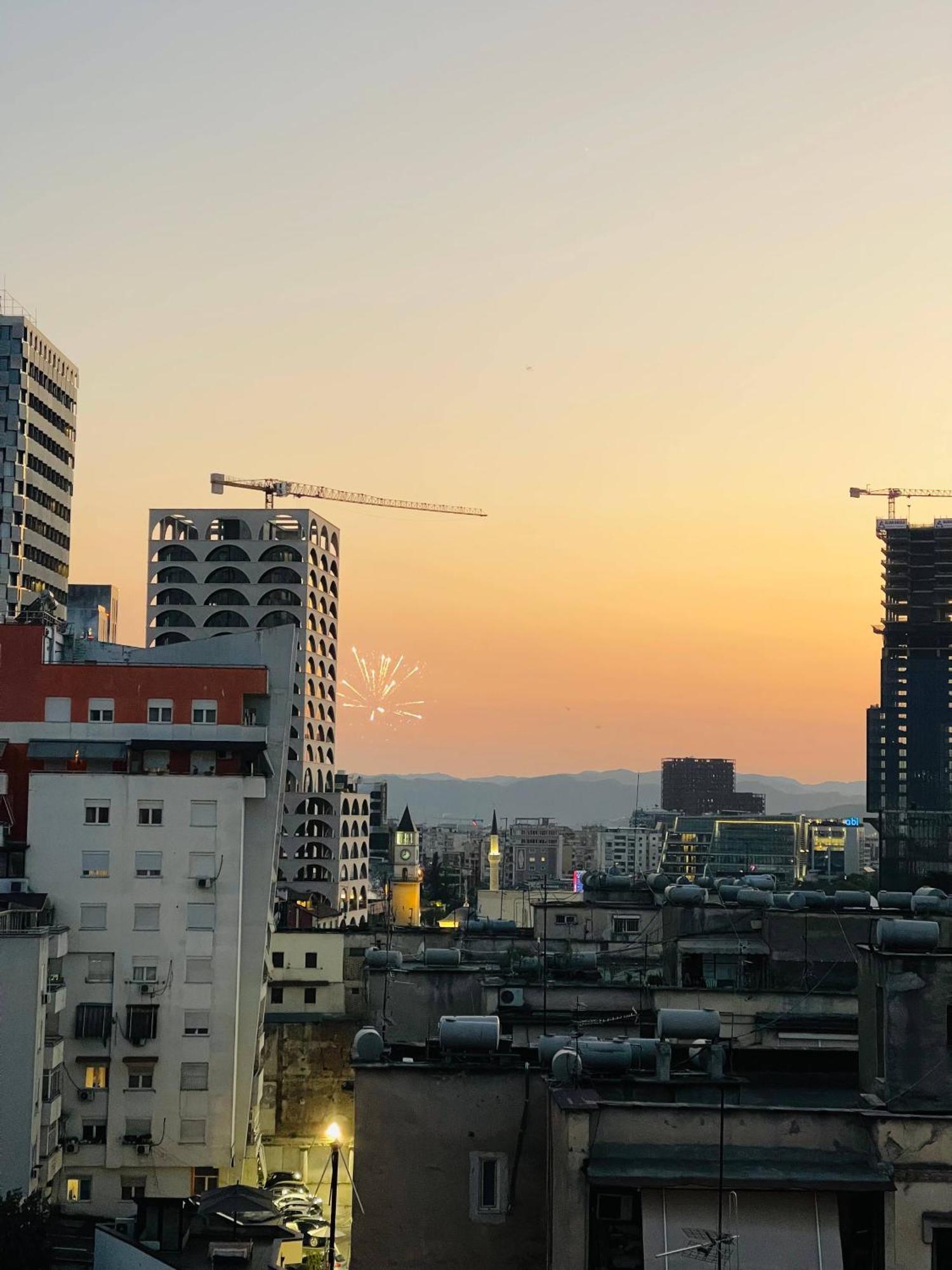 Apartment Cityscape 4- Gem *